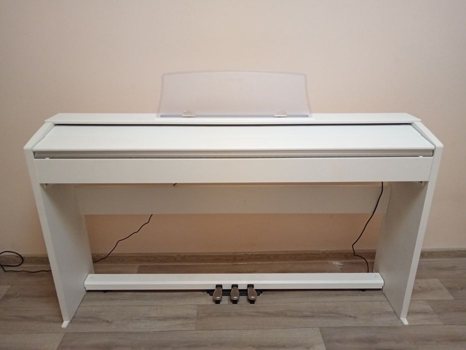 Цифровое пианино CASIO PX-770.