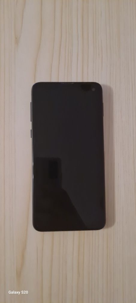 Samsung galaxy S10e, încă în garanție