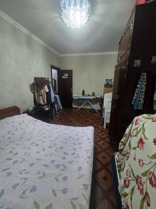 Срочно  продам  квартиру  сергели  7 4 ком рядом метро  линия  2 этаж