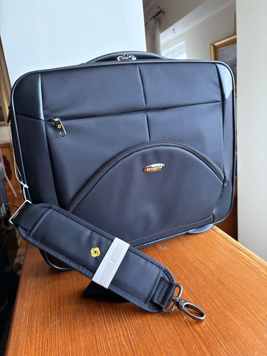 Geanta servieta laptop SAMSONITE noua ,travel,business, de umar, negru