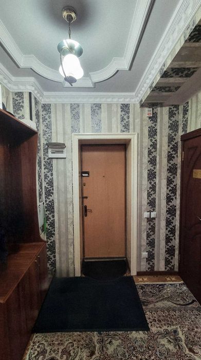 Продается квартира кирпичный 77-серия. Заходи и живи.