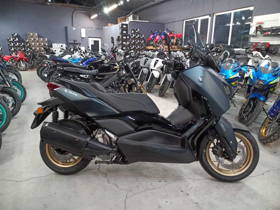 Yamaha X-Max 300 Tech Max nou - precomanda Yamaha Constanta