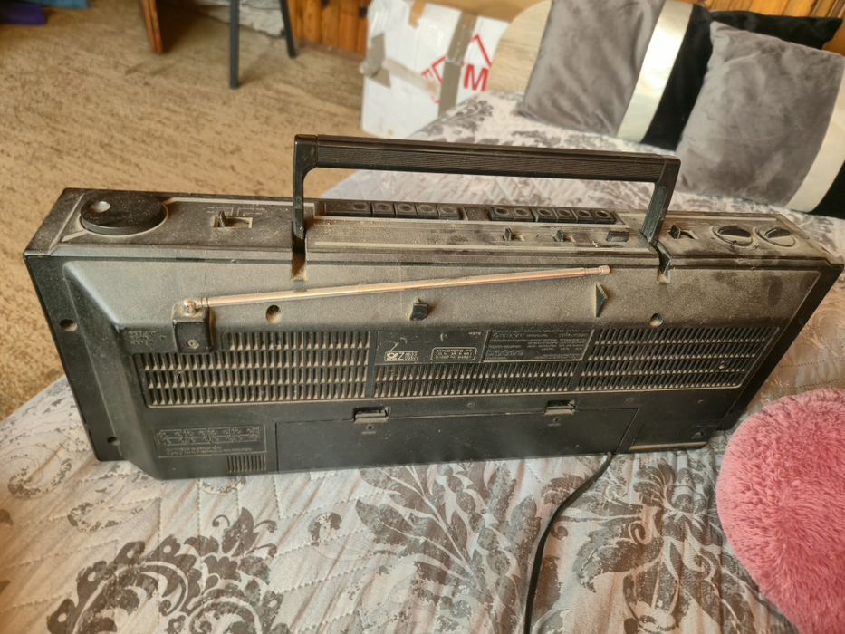 Радио Hitachi работи