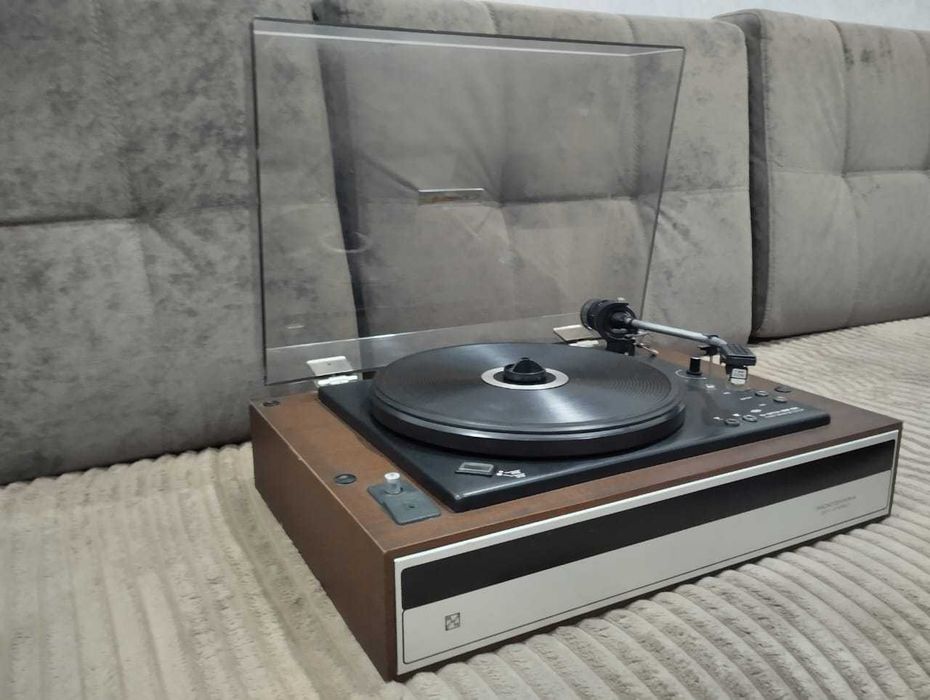 Виниловый проигрыватель высшего класса Radiotehnika 001 Stereo