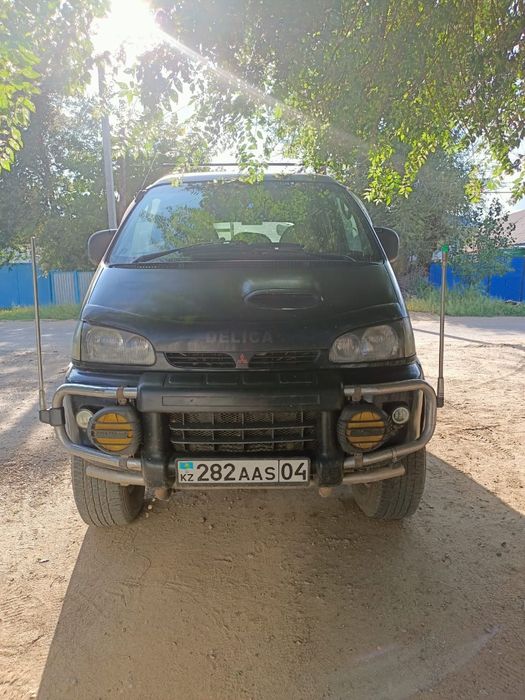 Продам Митсубиси Делику