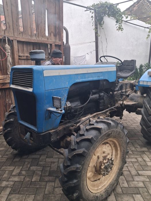 Vând tractor Lamborghini