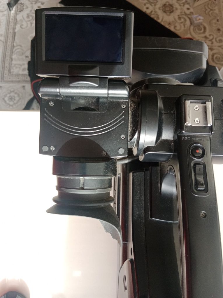 Видеокамера sony HXR-MC 1500P, микрофон и стойка
Камк