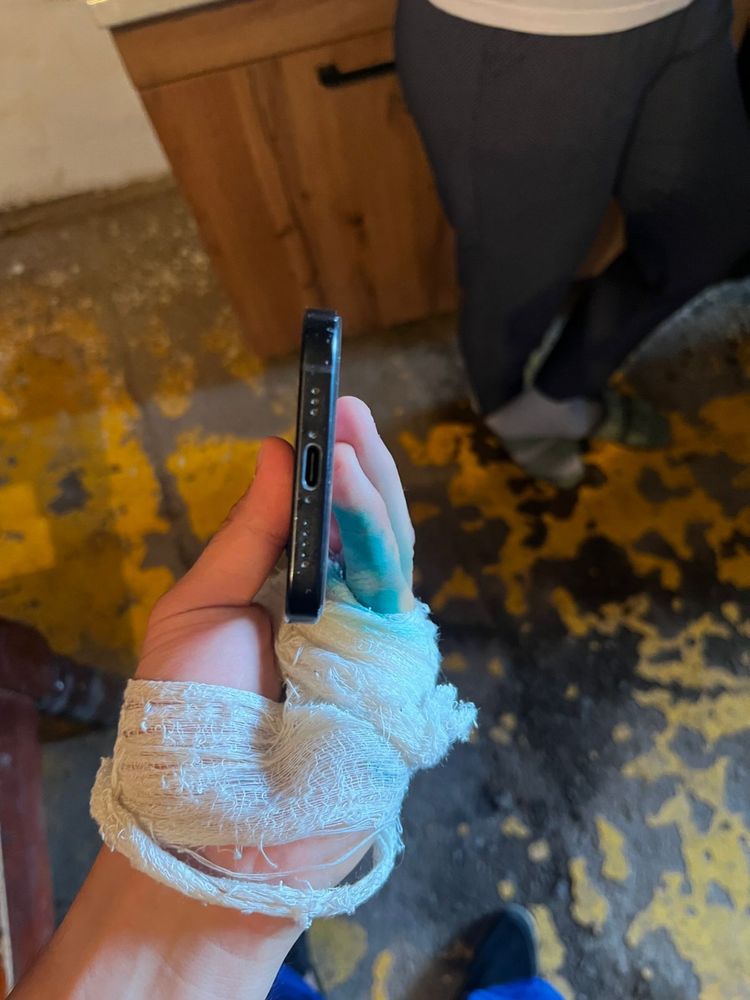 Продам iphone 15 128