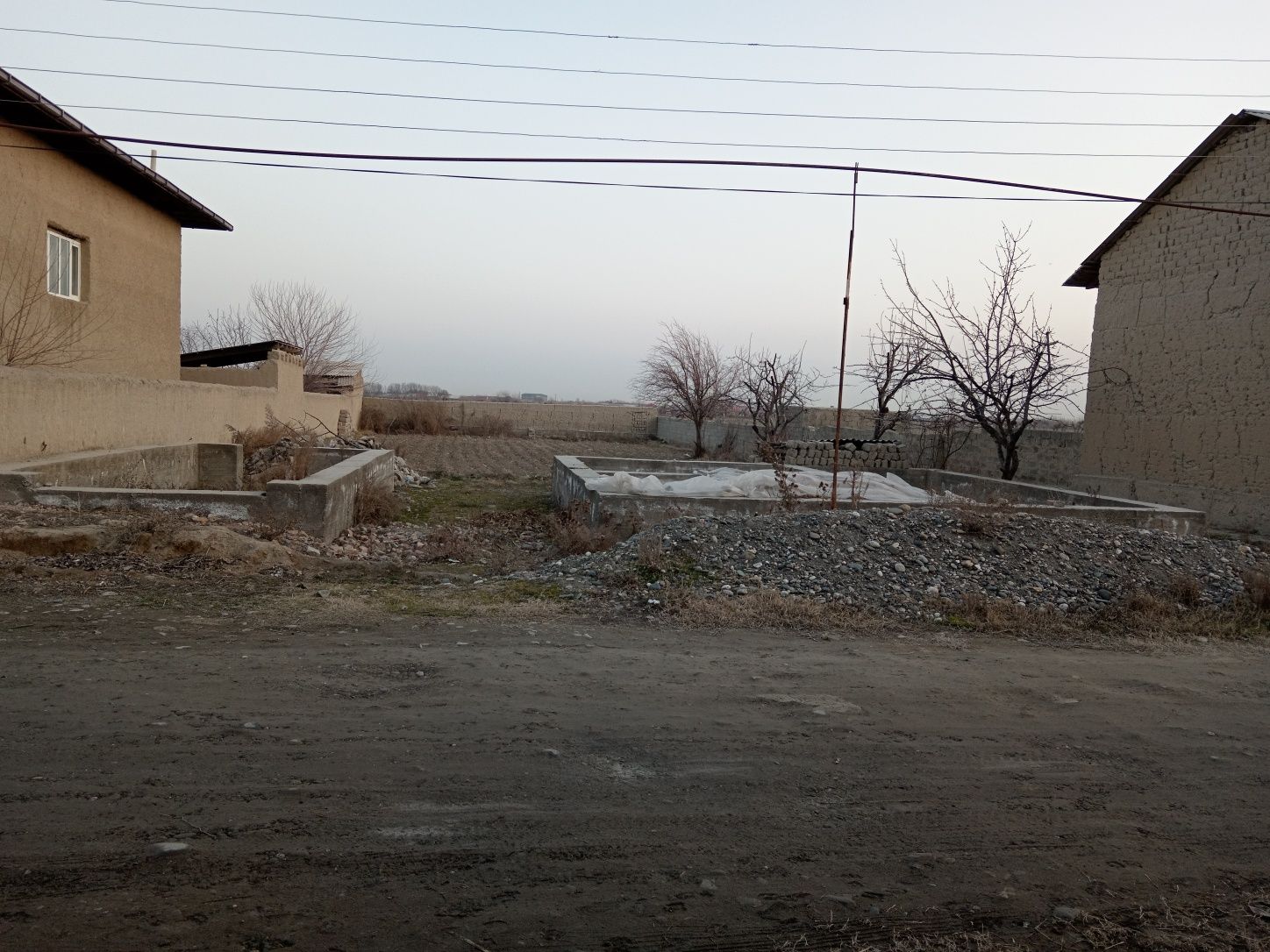 Yer uchastka sotiladi.kelishamiz