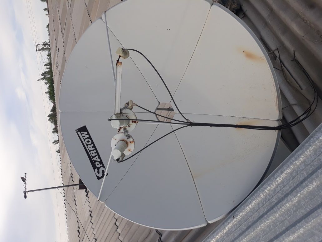 Спутниковая антенна с кабелем и 4 головками