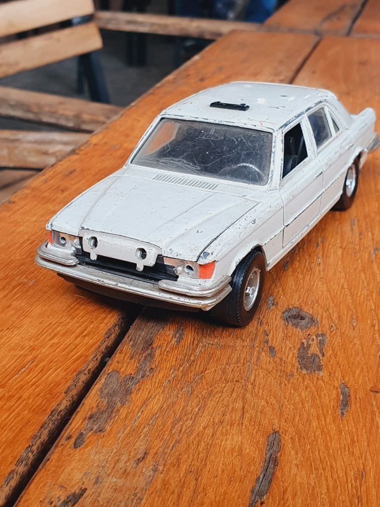 Macheta Auto Mercedes-Benz 450 SEL 1:24 Burago