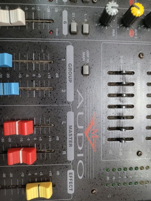 Vând mixer mx 600 , tun de bass , mai am și 2  perechi de boxe cu trep