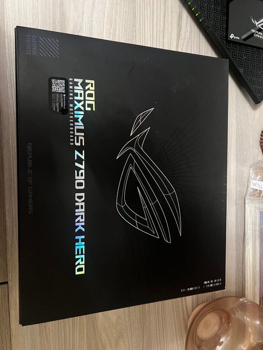 дънна платка Asus rog maximus z790 dark hero