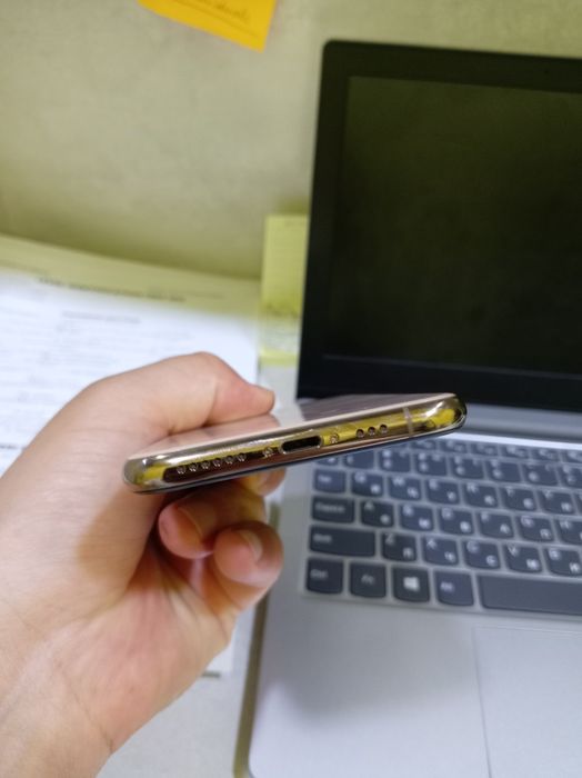 Iphone xc 64 gb.