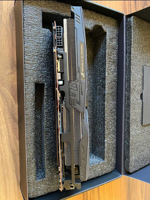 ASUS 5700 ROG Strix