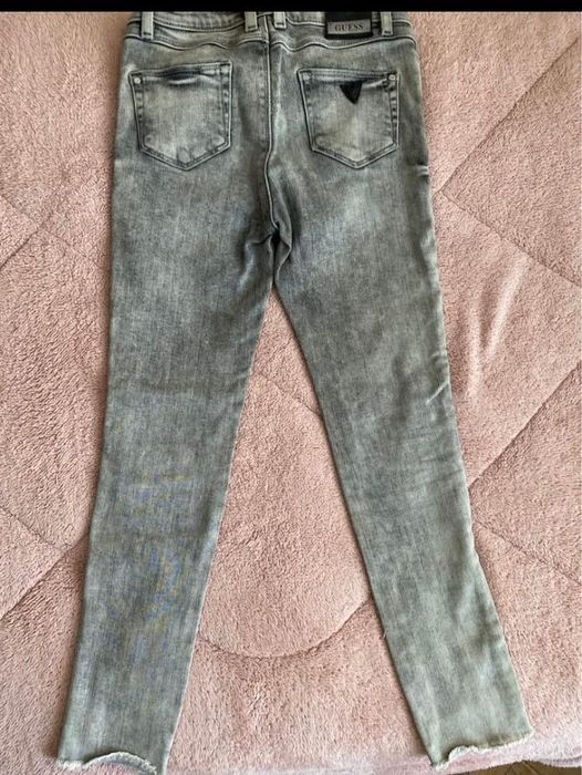 Детски сиво дънки guess почти не е носен