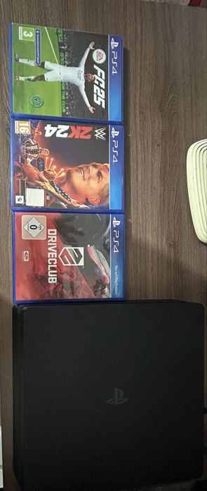 Playstation 4 + 3 игри