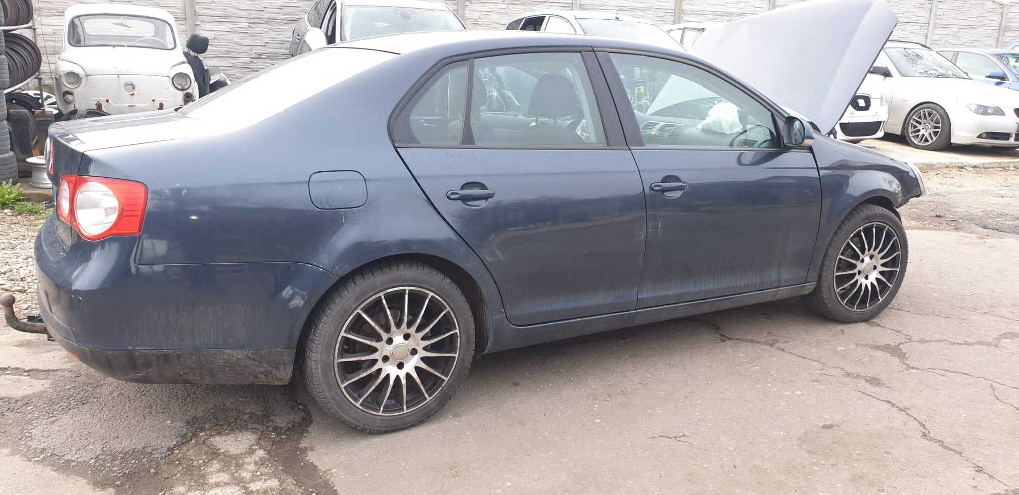 Dezmembrez Volkswagen Jetta 1.6 B an 2008 cod motor BSE