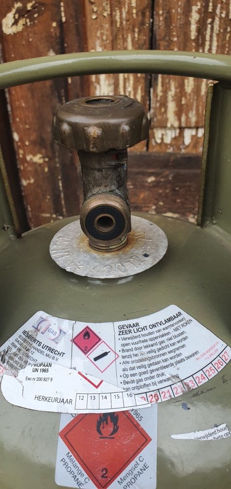 Recipient gaz butelie doar pentru camper nu este de tip petrom