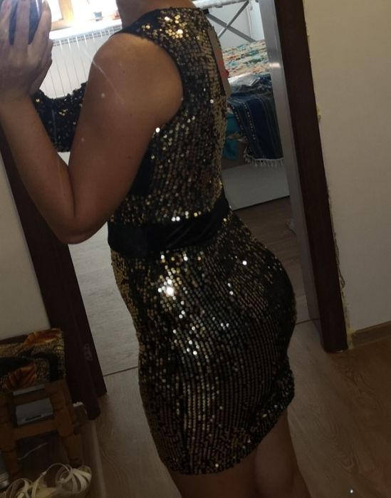 Rochie scurta cu paiete aurii