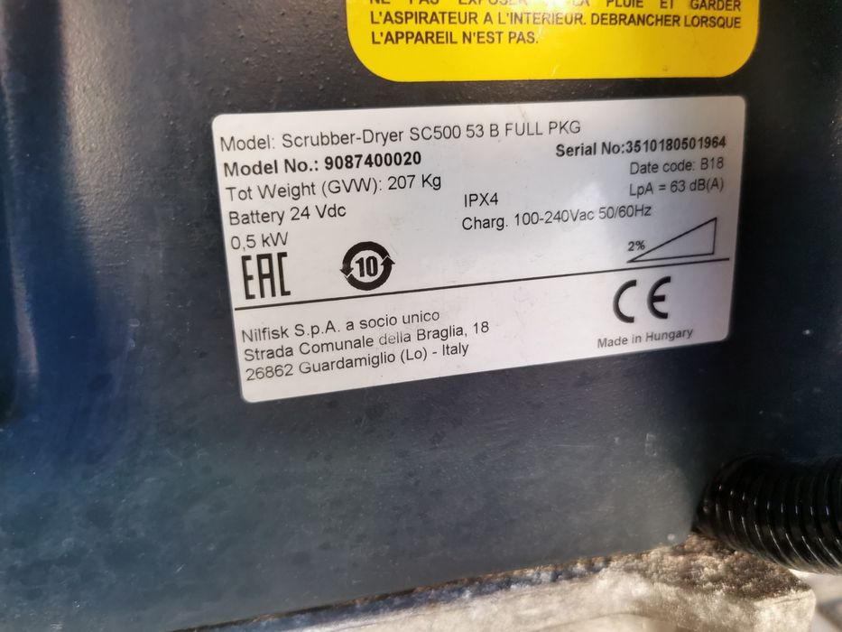 Mașina de frecat spălat curățat aspirat pardoseli Nilfisk