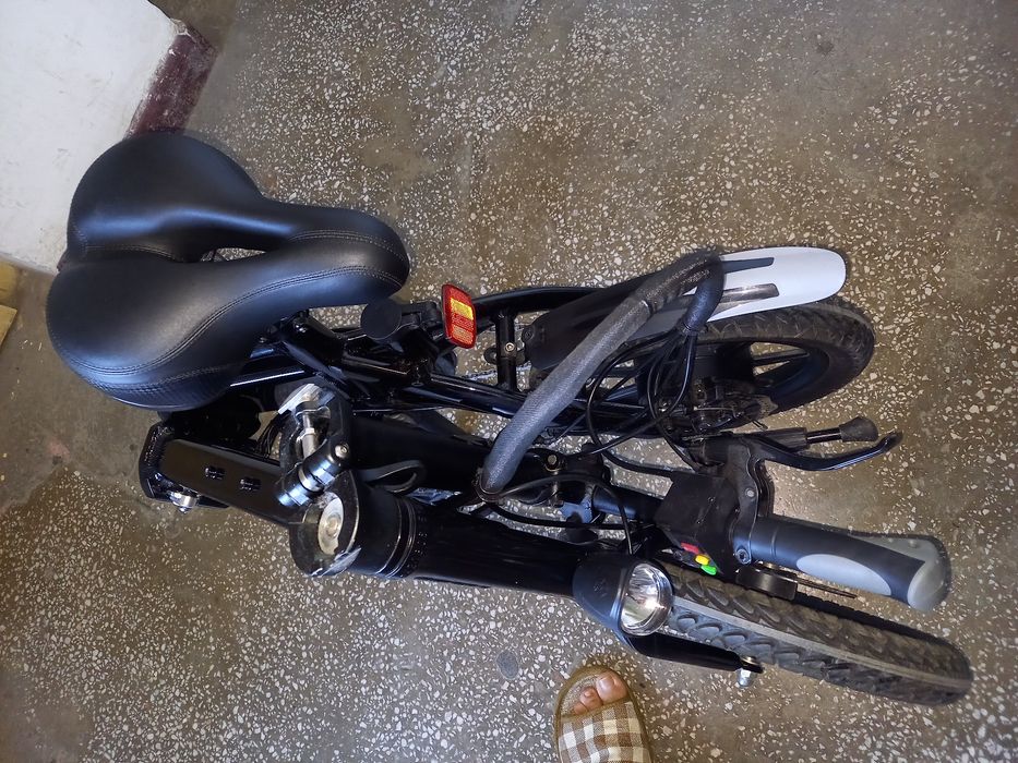 Bicicleta electrica pliabila roti pe 16