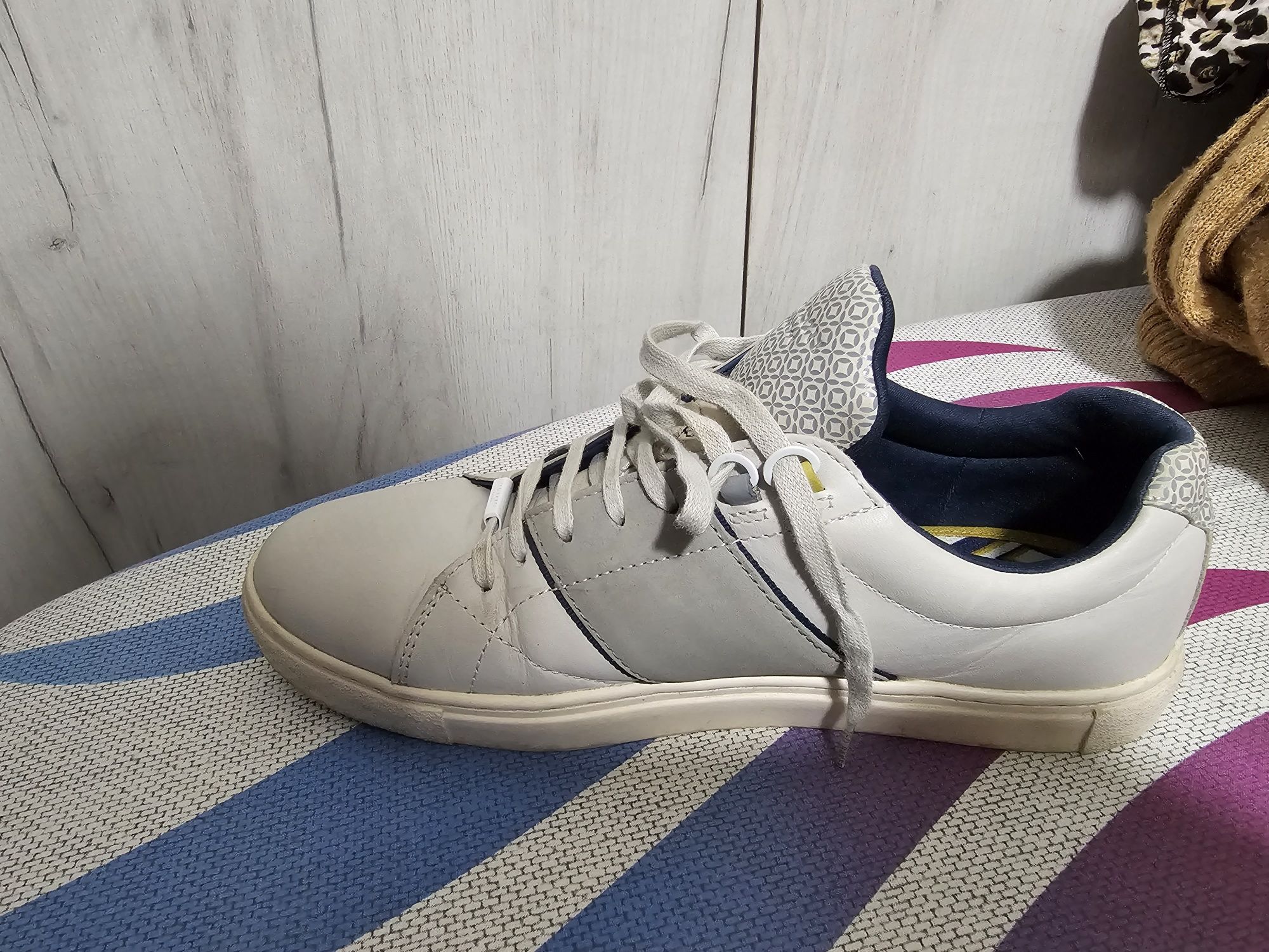 Vand adidasi/sneakers marca Ted Baker