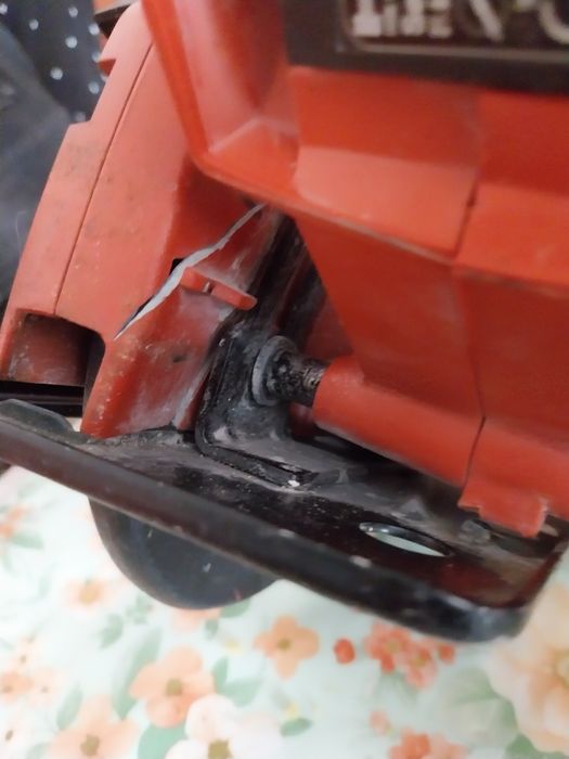 Circular hilti cu carcasa crapata