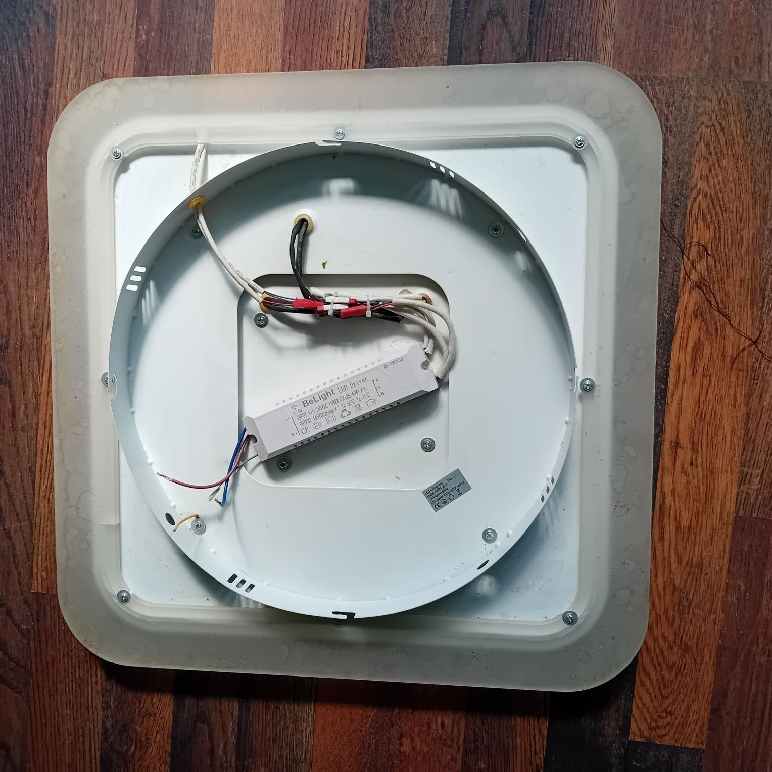 LED полилей работещ