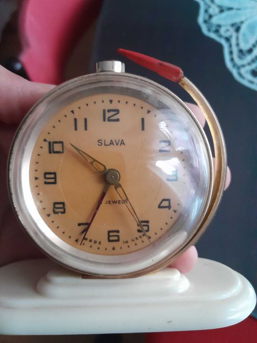 Ceas Vechi, Slava, pret 100 lei
