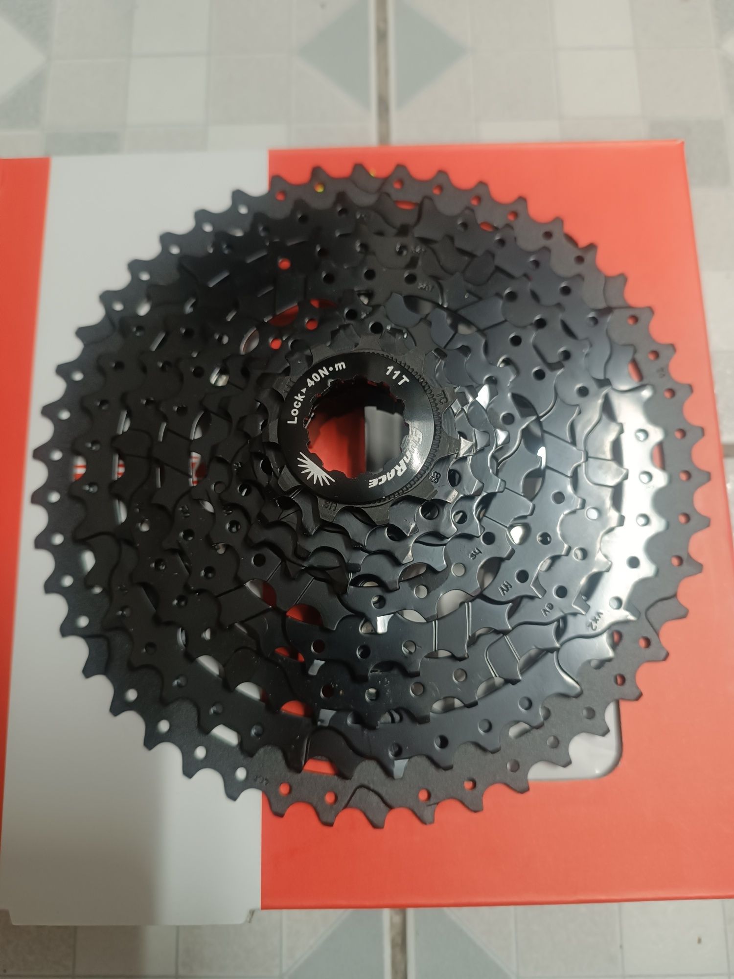 Pinioane 11-46 pe 9 viteze Sunrace