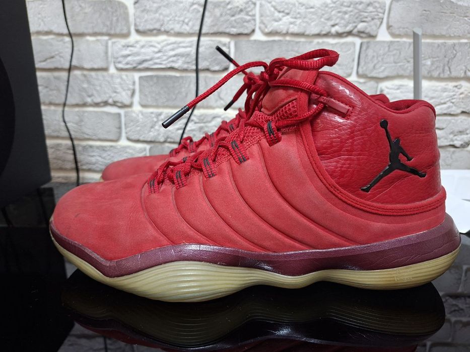 Оригинальные кожаные кроссовки