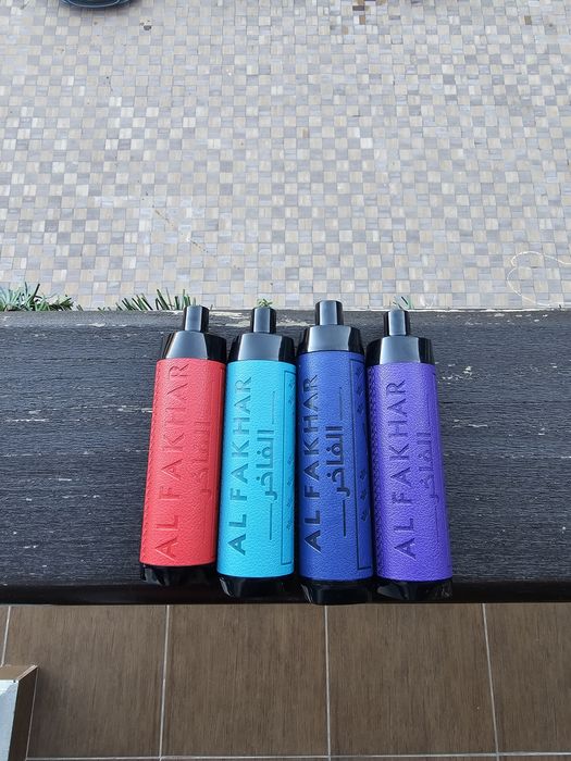 Vand Vape Al-Fakhar si Al-Fakfer 15.000 PUFF