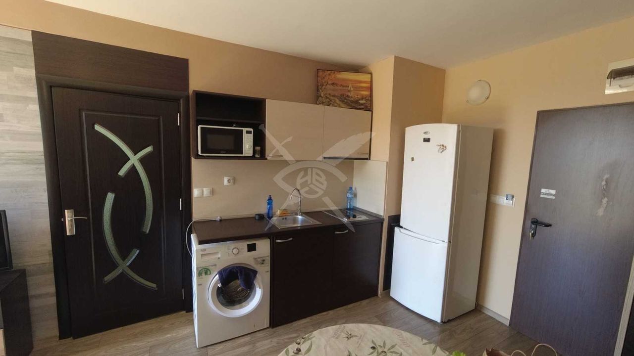 Продава се Двустаен апартамент в София, Хладилника - 50 кв.м за 1360 €/кв.м - Снимка #2