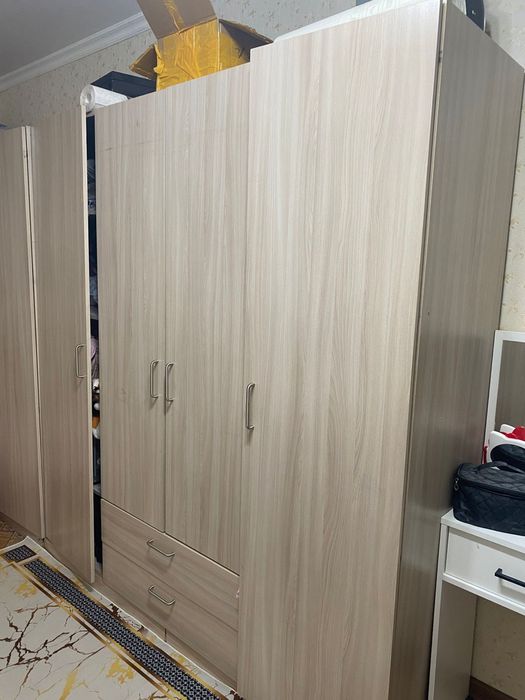 2 шкафа б)у в кому надо