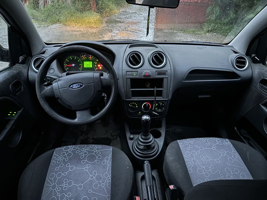 Форд фиеста 1.4 бензин на части.