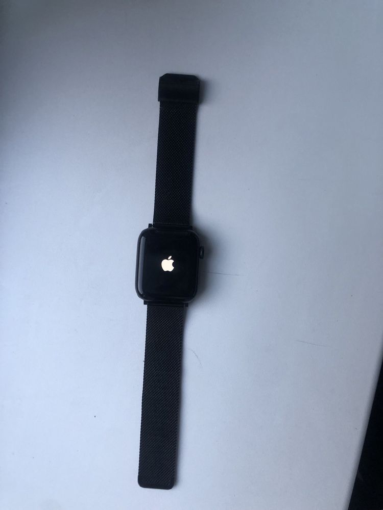 apple wath se в хорошем состояние