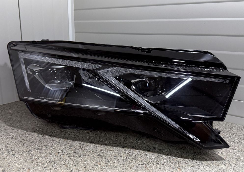 Far dreapta full led skoda Octavia MK4