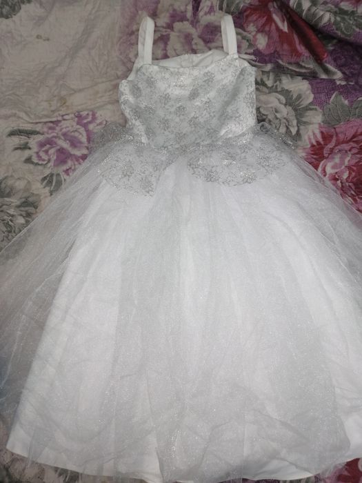 Ұлттық киiмдер қыз балаға