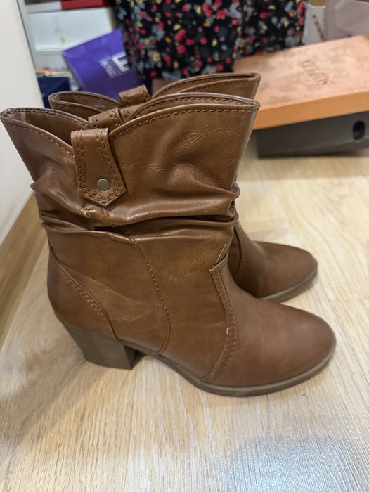 Продам осенние полусапожки казачки