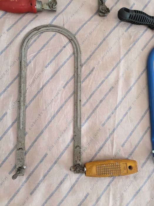 Ручной лобзик  .