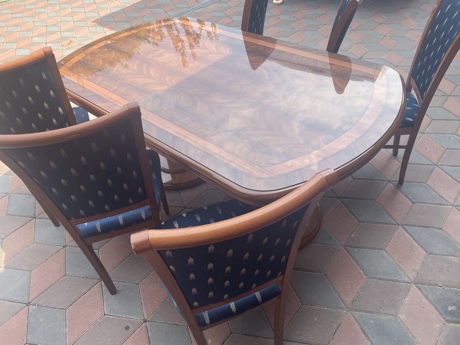 Masa din lemn masiv cu 6 sacune