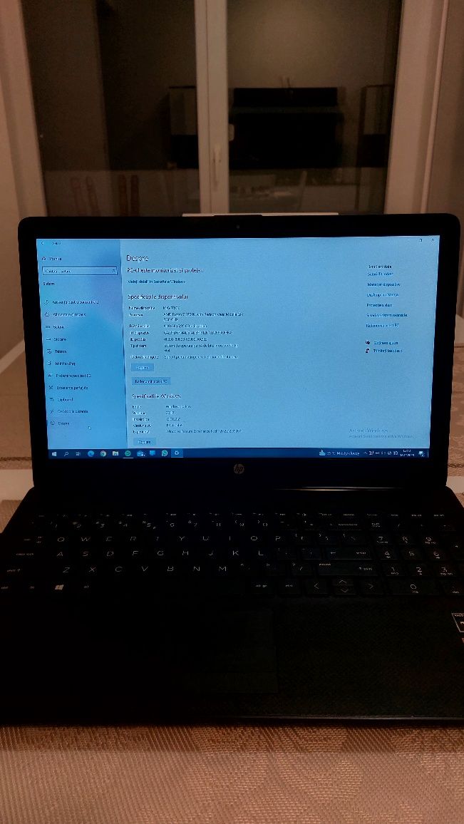 Vând Laptop HP 15-db1200ny cu procesor AMD Ryzen™ 7 3700U pana la 4.00