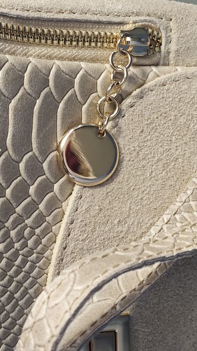 Дамска чанта (цвят бежов)