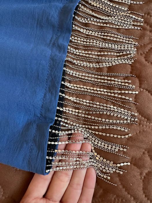 Рокля със сребристи детайли