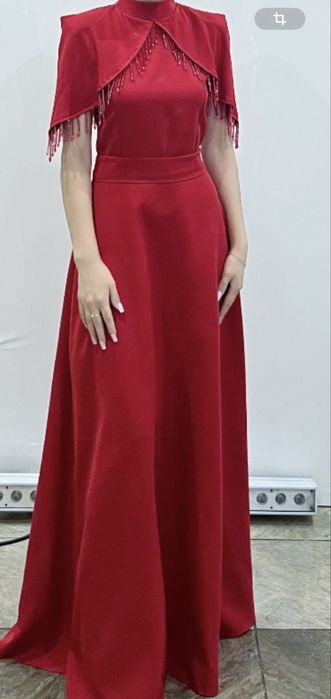 Продам платье красный