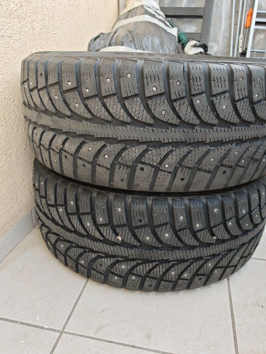 Продам шины 2 балкон зима с шипами 225/45/17