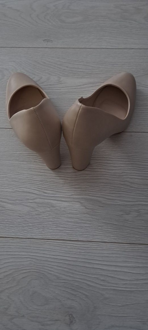 Pantofi noi marimea 36