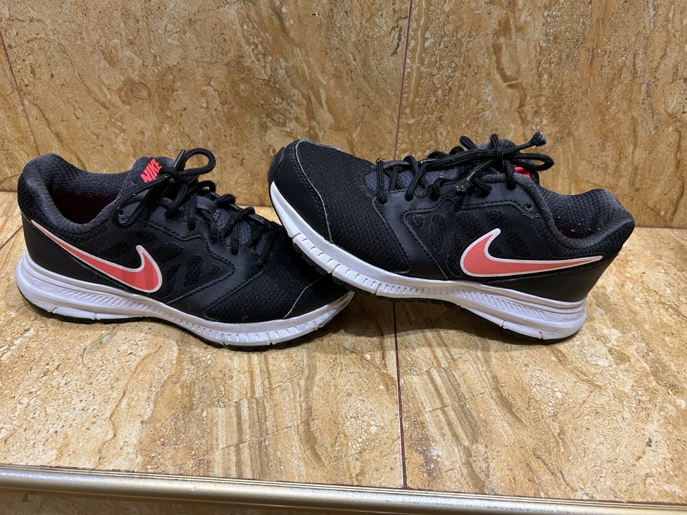 Оригинални маратонки Nike номер 35.5