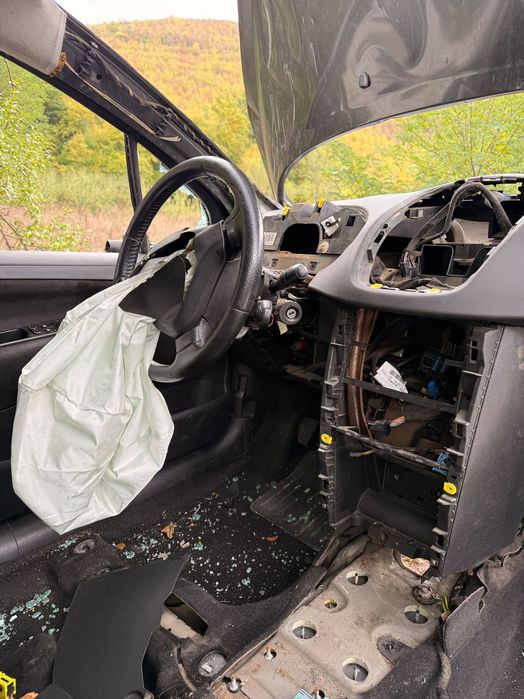 Части за Пежо 207 1.6 hdi 90 коня 2006 година